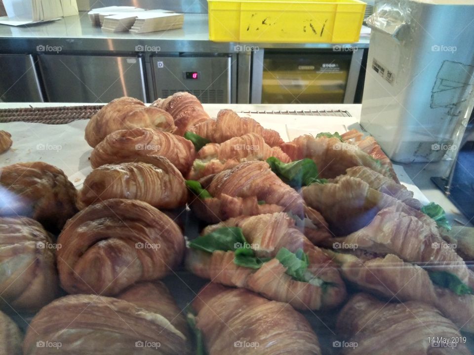 Fresh hot croissants at a cafe.
Croissants with meat and chicken fillings.
#craftyartificer
#food
#baking
#croissants