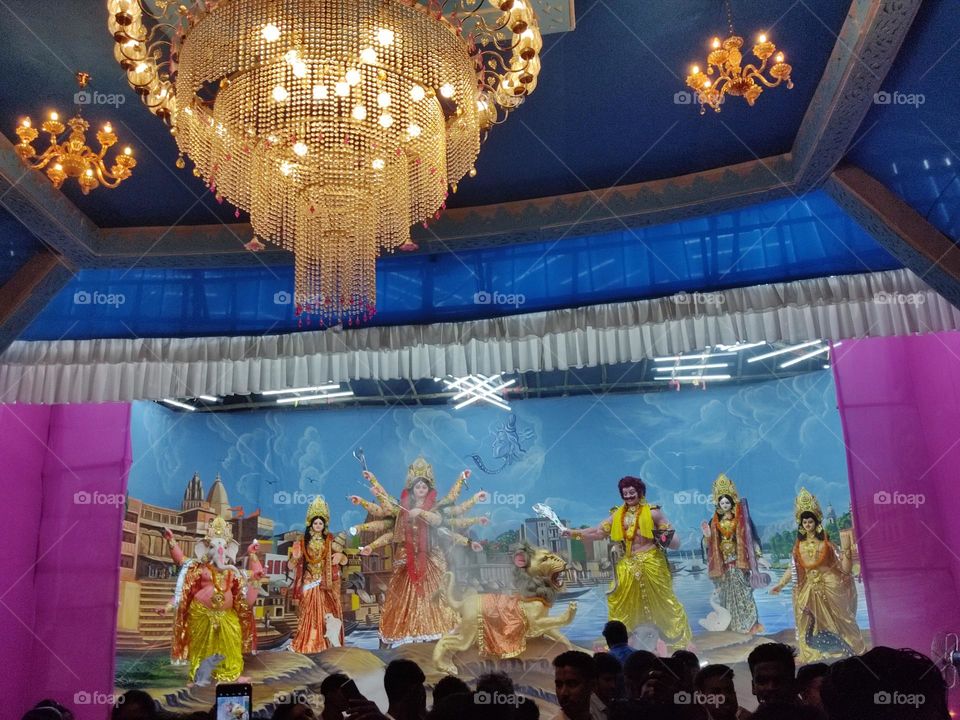 🙏🙏🙏🙏🙏🙏🙏Mother is heavy on your devotees.
 The lion rides on the demon crew.
 Stronger than a hundred lions, he has eight arms,
 You challenge the wicked.

 O mother Durga, we all have to do your aarti.🙏🙏🙏🙏🙏🙏🙏  
🙏Lord Durga🙏