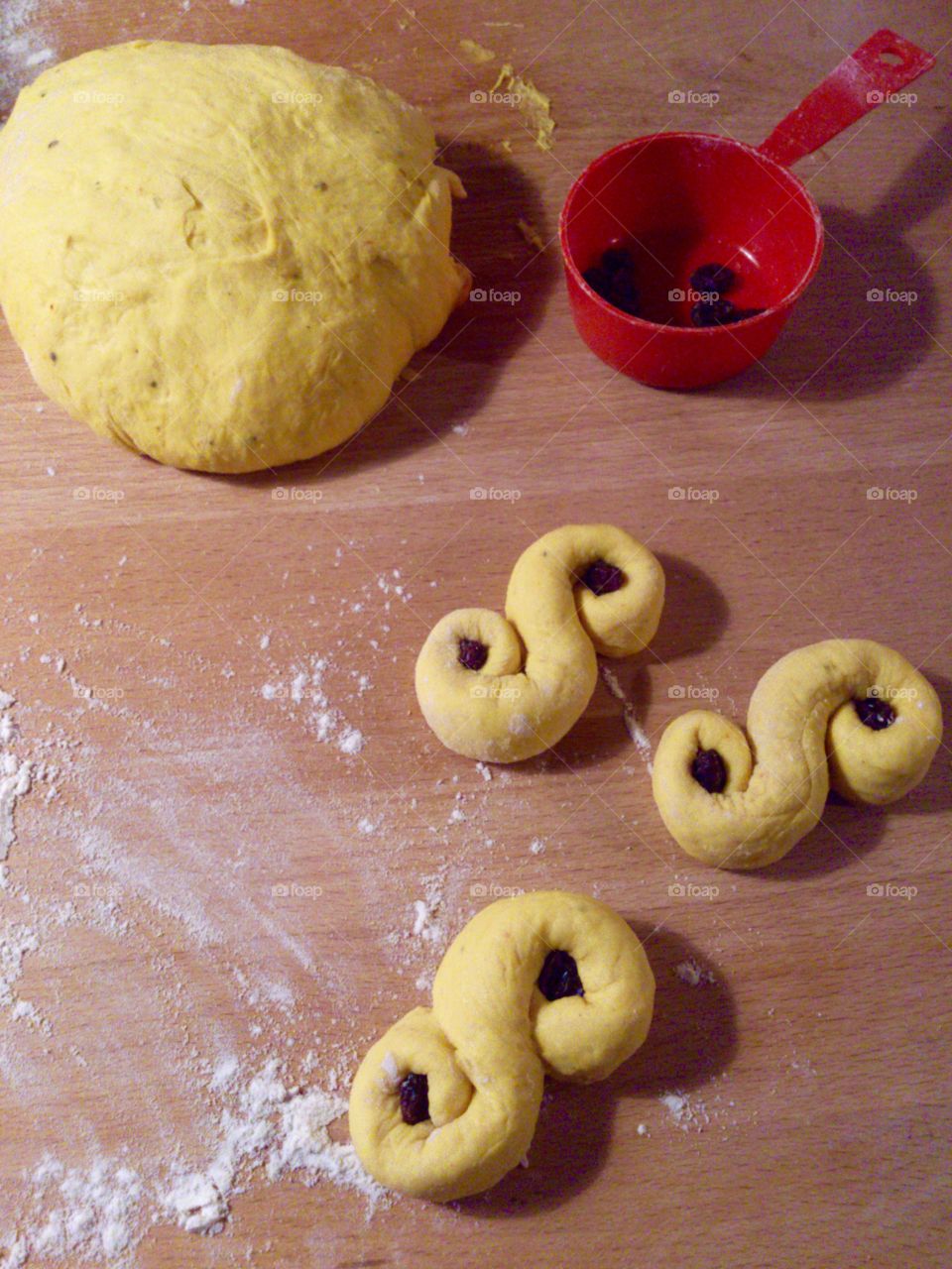 Lussekatter , wheat buns