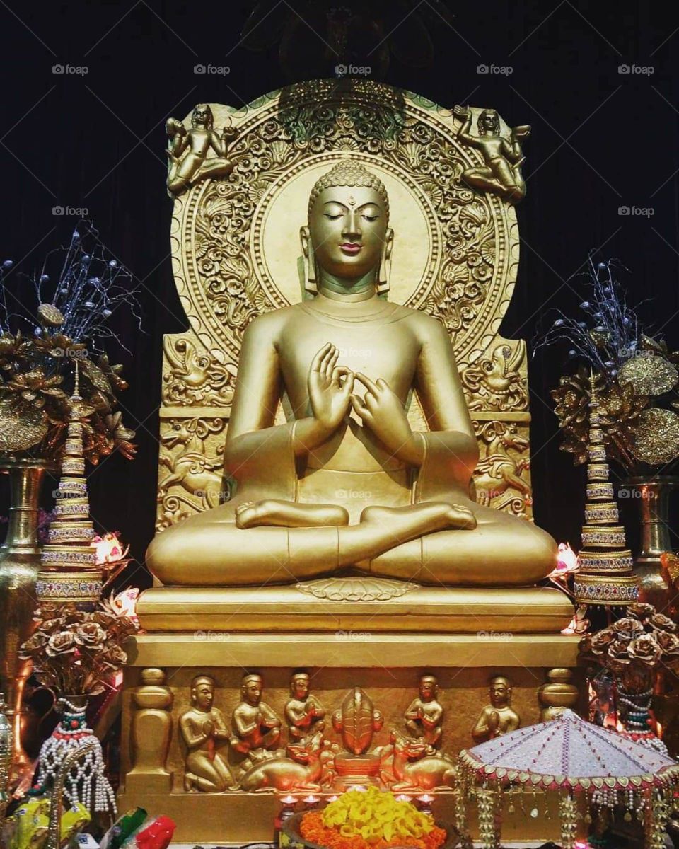 GOLDERN BUDDHA IN VARANASI INDIA