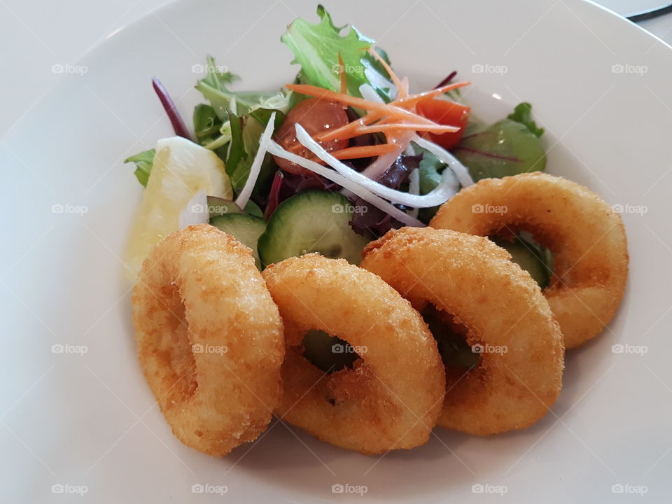 Calamari rings and fresh salad
