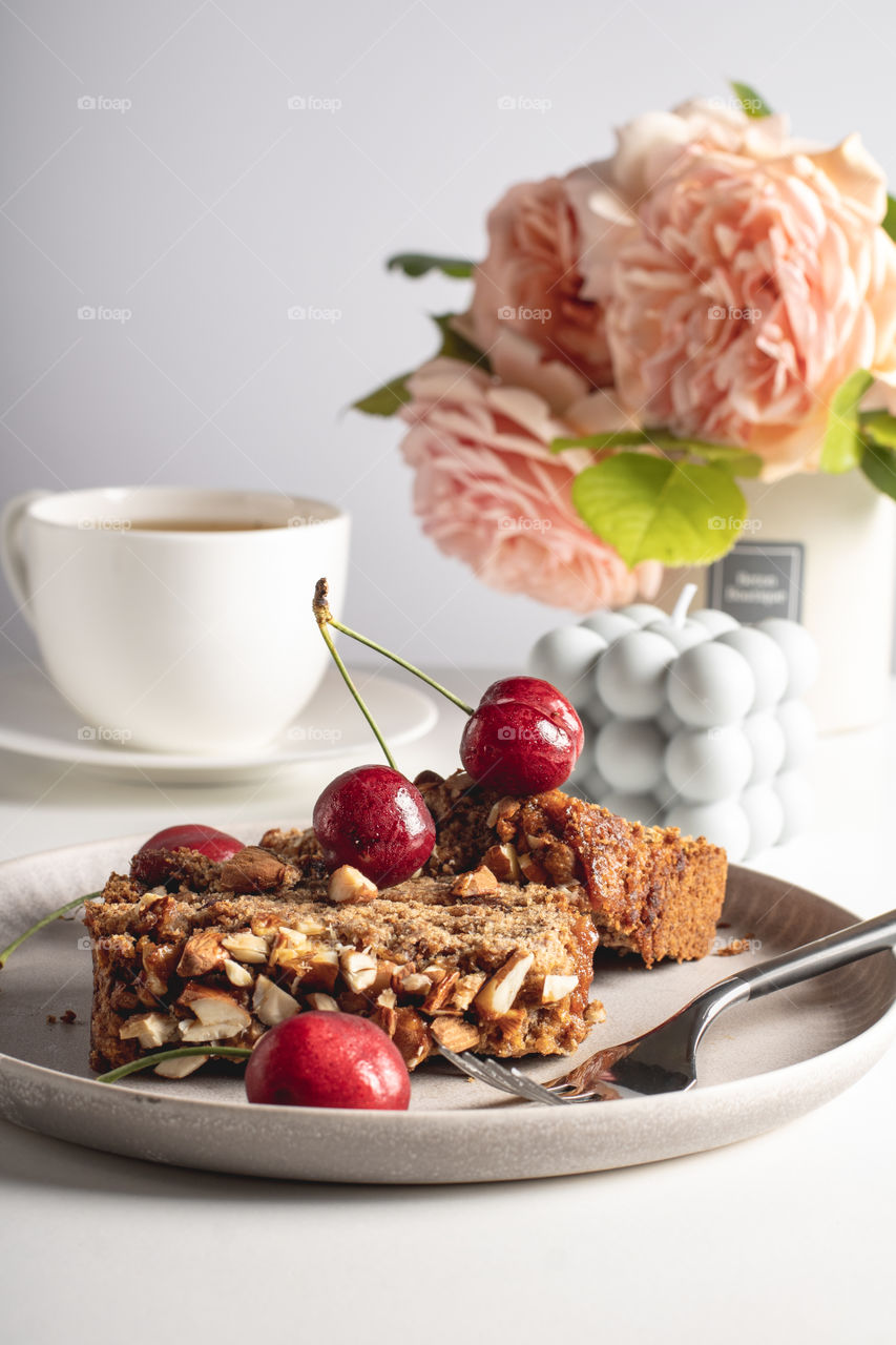 Cake and cherries 