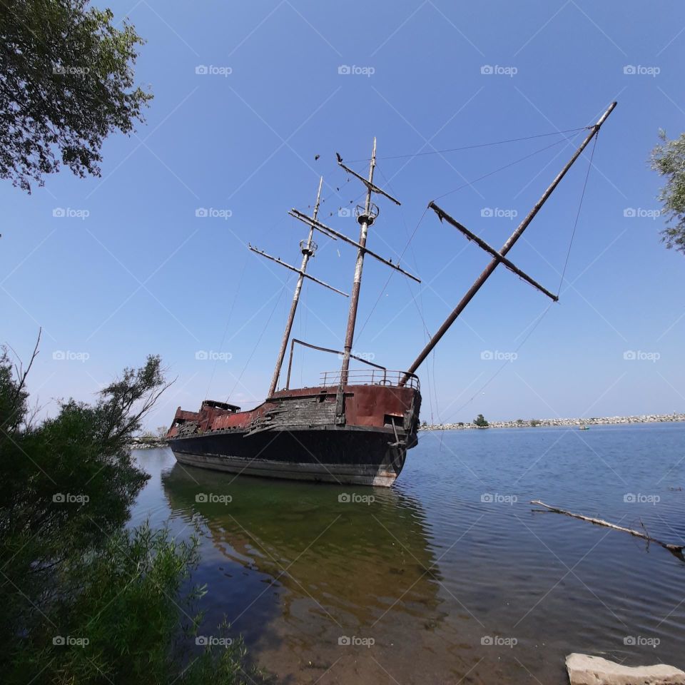Pirates?  Abandoned ship on lake Ontario