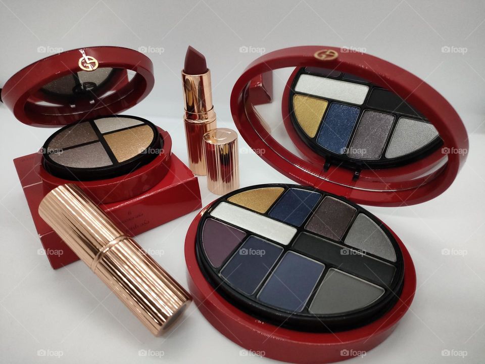 A little part of my Make-up collection ☺️ sometimes i just want to look at them without using 🙈