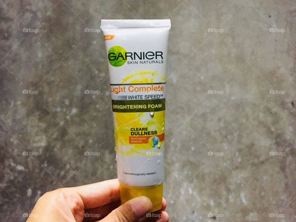 Wash face with garnier