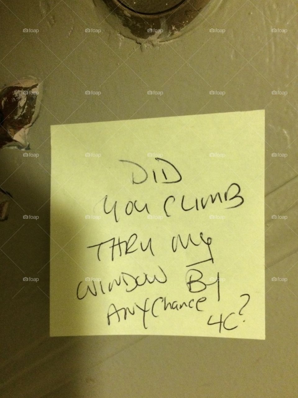 The neighbor post it note