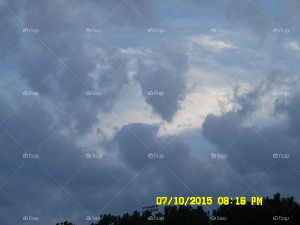 face 😔 clouds ☁ 2. This is a picture of some 🌃 night clouds ☁