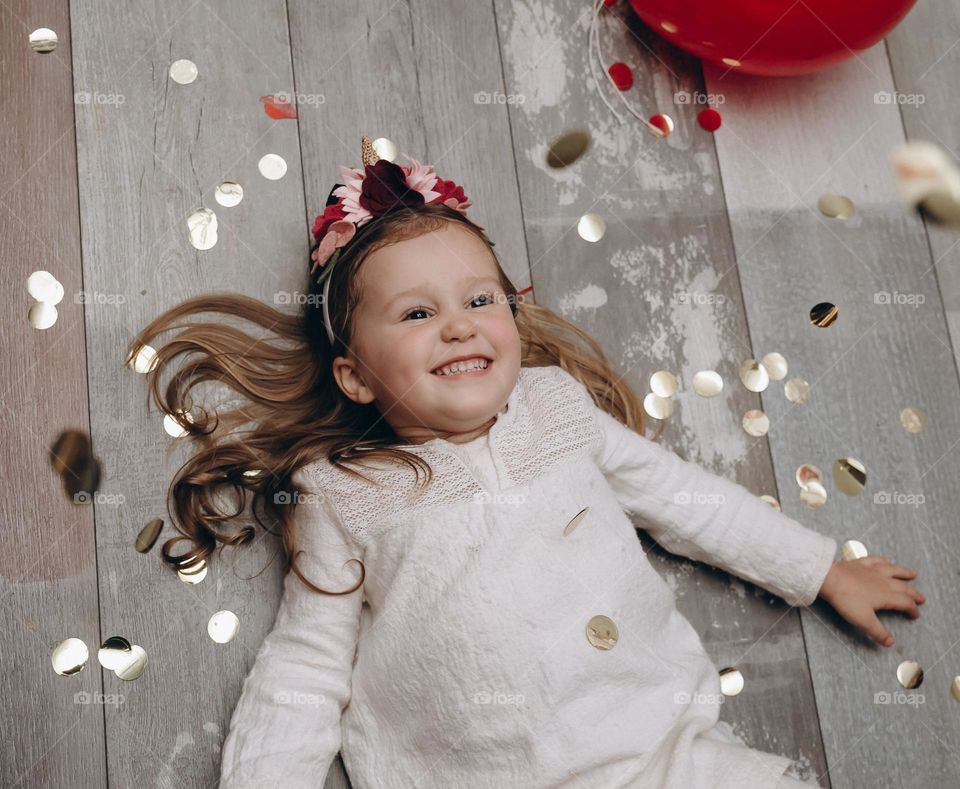 Happy birthday small girl with polka dot confetti