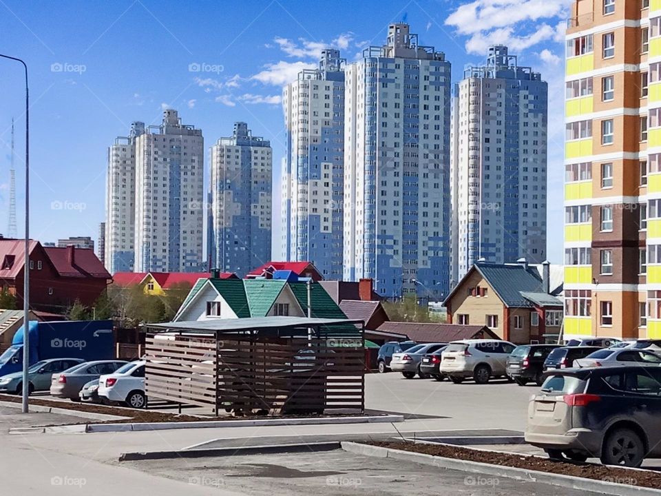 "Поднимай, строитель, крыши
Выше, выше к облакам." Ф. Сологуб
"Raise the roofs, builder
Higher, higher to the clouds." F. Sologub