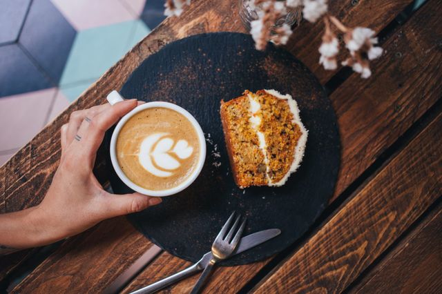 Café con pastel