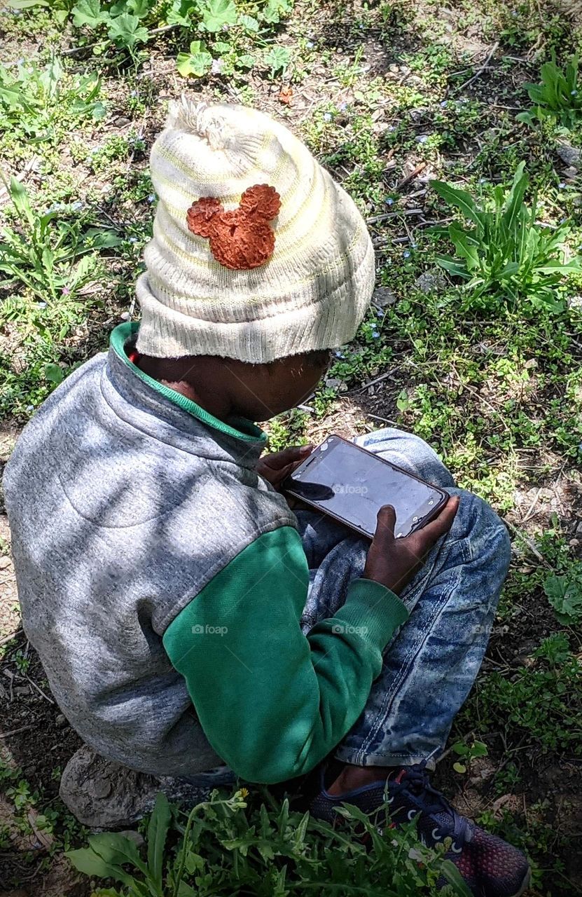 loosing childhood; mobile gaming