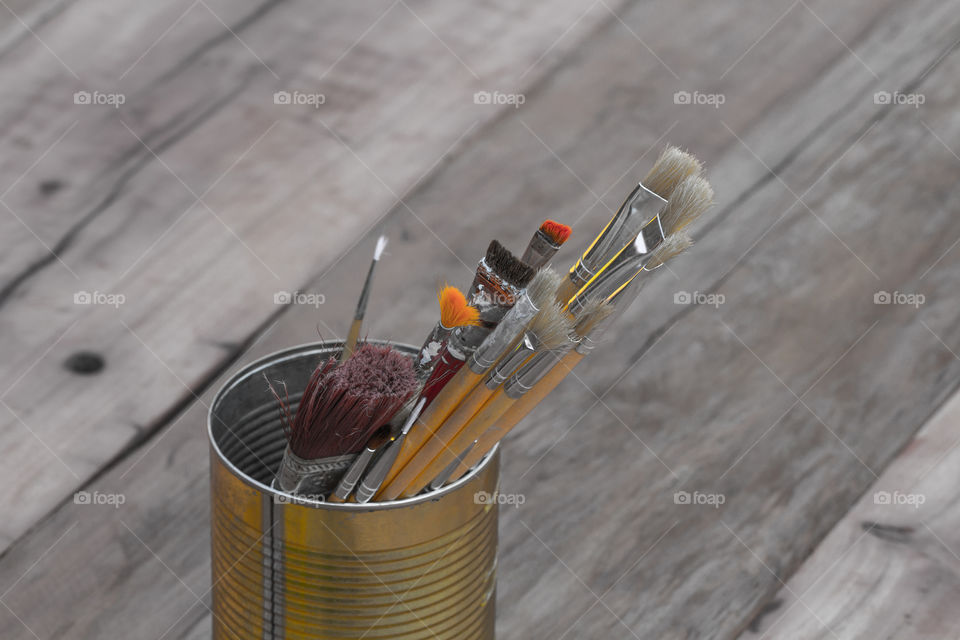 brush container on the table