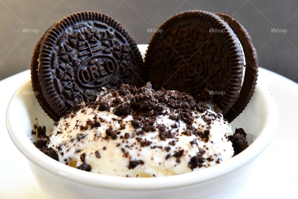 Oreo cookies with ice cream