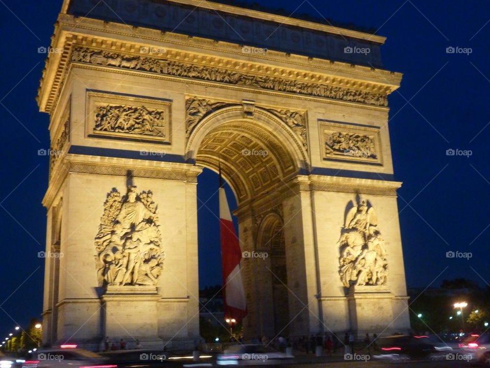 arc de  triomphe in Paris at night