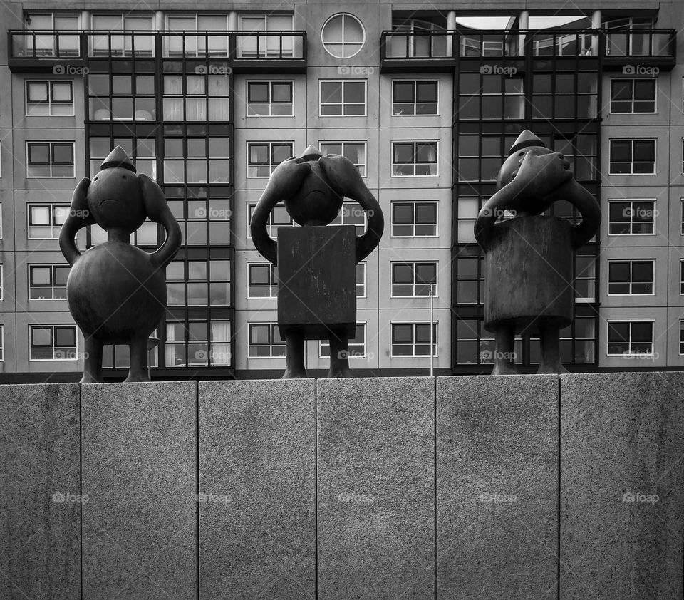 no hearing, no seeing, no talking