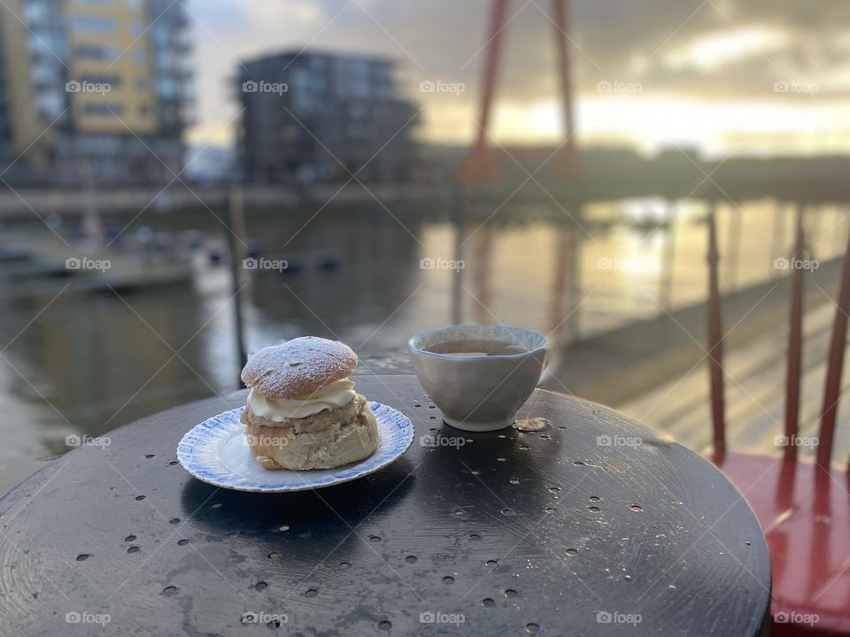 a relaxed coffee time