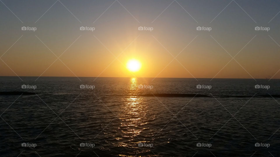 See sunset thriugh the sea in Myanmar