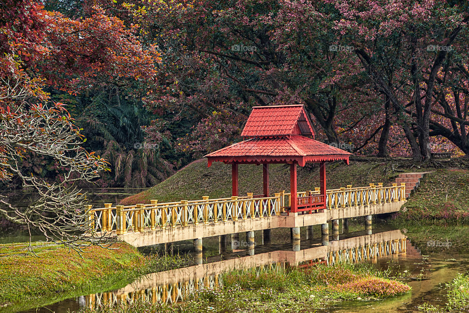 valentine bridge in autumn