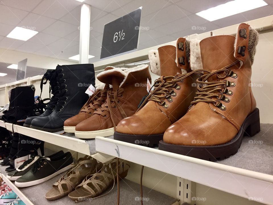 Boots. Store 