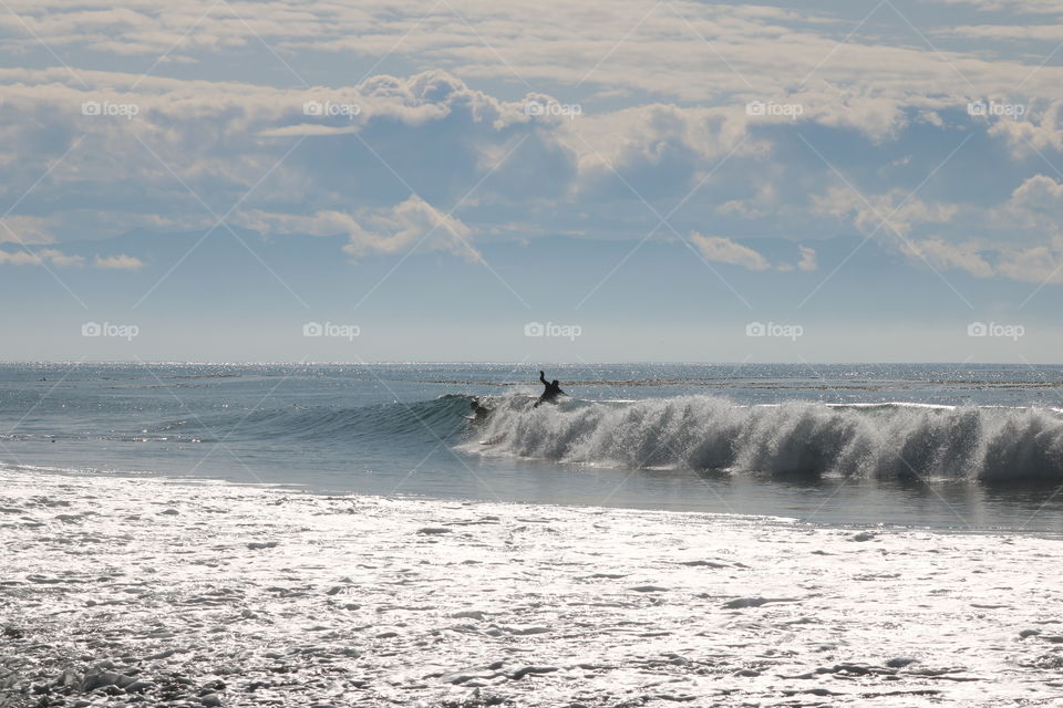 Surfers and the big wave 