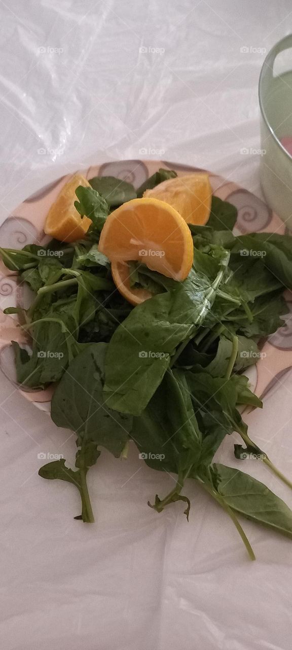 Watercress leaves with lemon