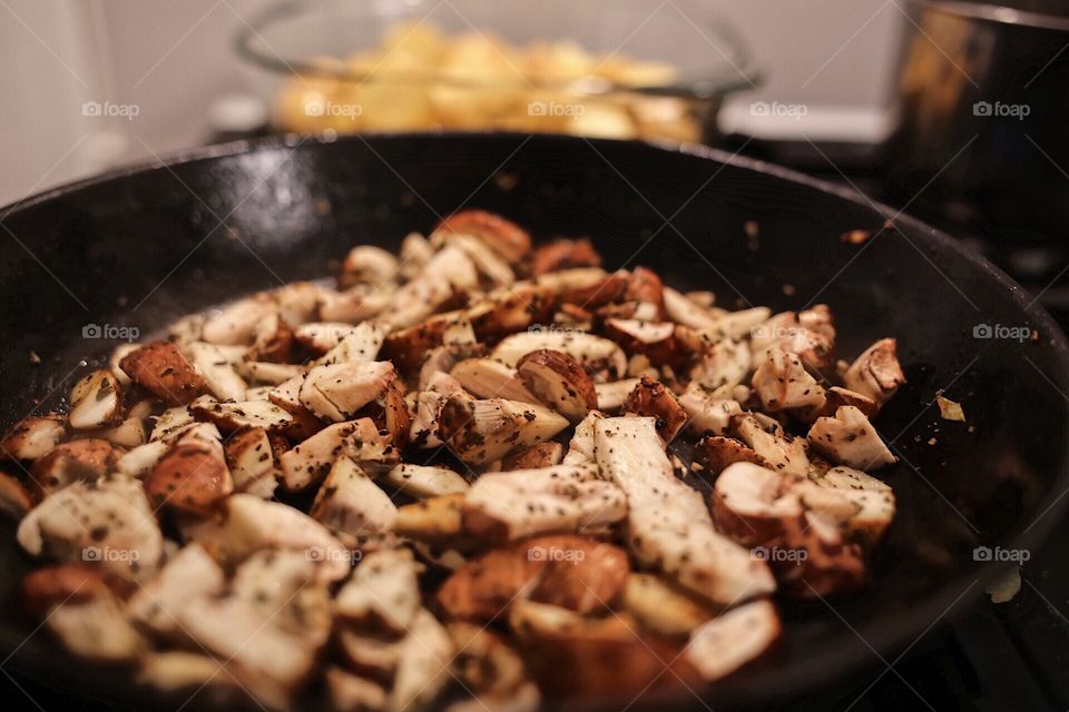 Frying mushrooms 