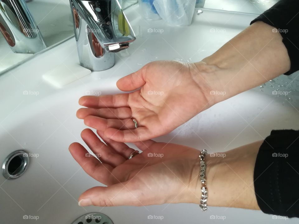 impossible to wash your hands, there is no water