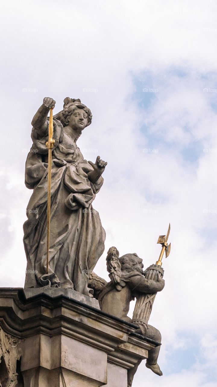 figures on the university building