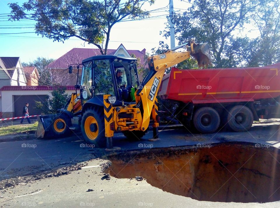 failed asphalt excavator repair work провалился асфальт экскаватор ремонтные работы