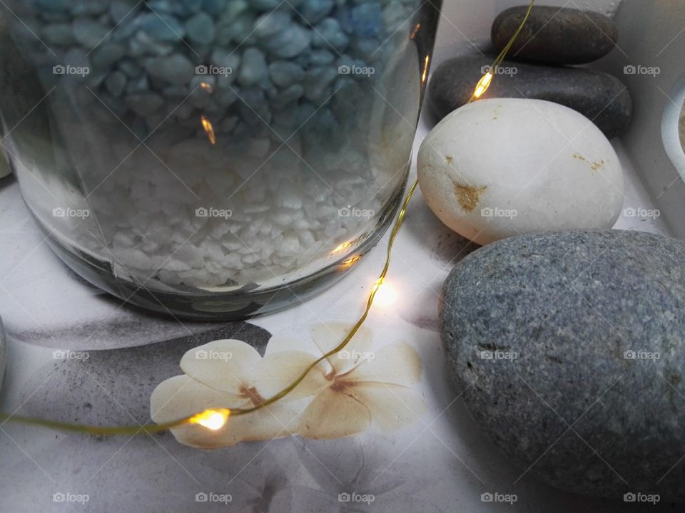 warm feeling spa wirh blue stones