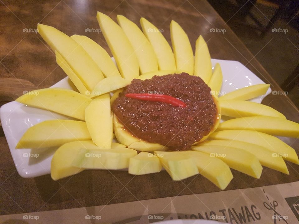 sliced green mango with shrimp paste