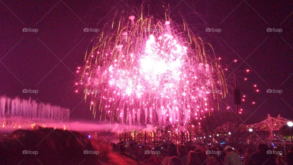 purple fireworks at Thunder Over Louisville