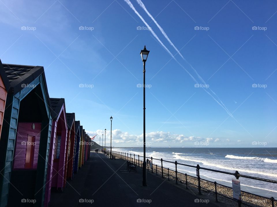 End of September 2020 and still the sun shines ... glorious day for a walk along the beach this afternoon ... two planes flew past leaving a double contrail...  so pretty against the blue sky 