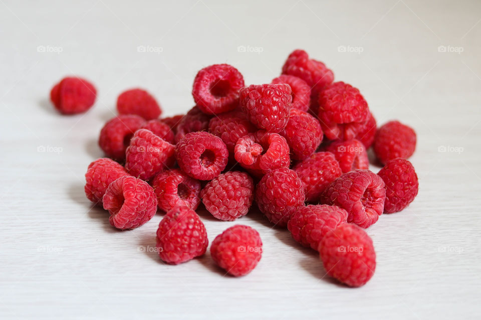 Raspberries as a snack to a road trip