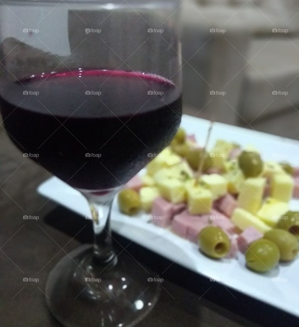 Wine makes life better.../ Vinho torna a vida melhor...