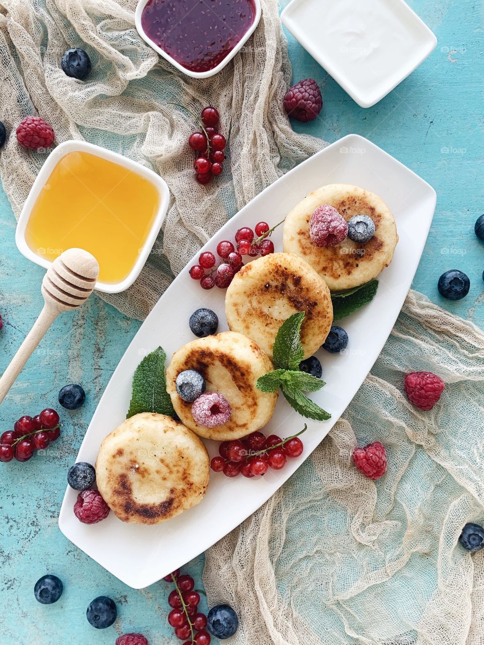 Cheese pancake with berries