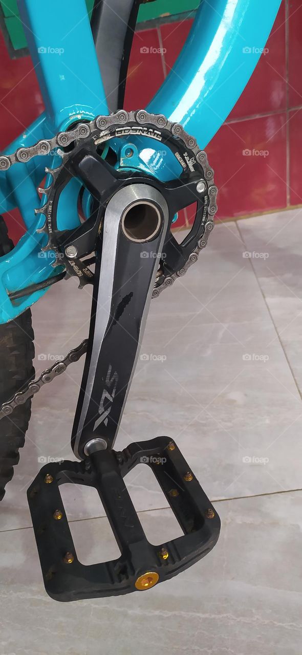 Bicycle pedals and chain wheels.