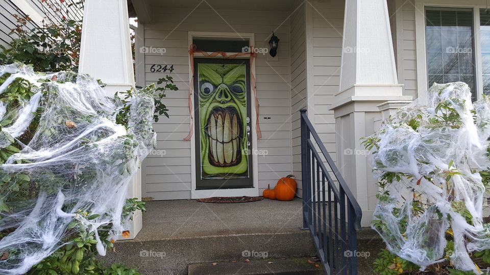 scary door decorations for Halloween