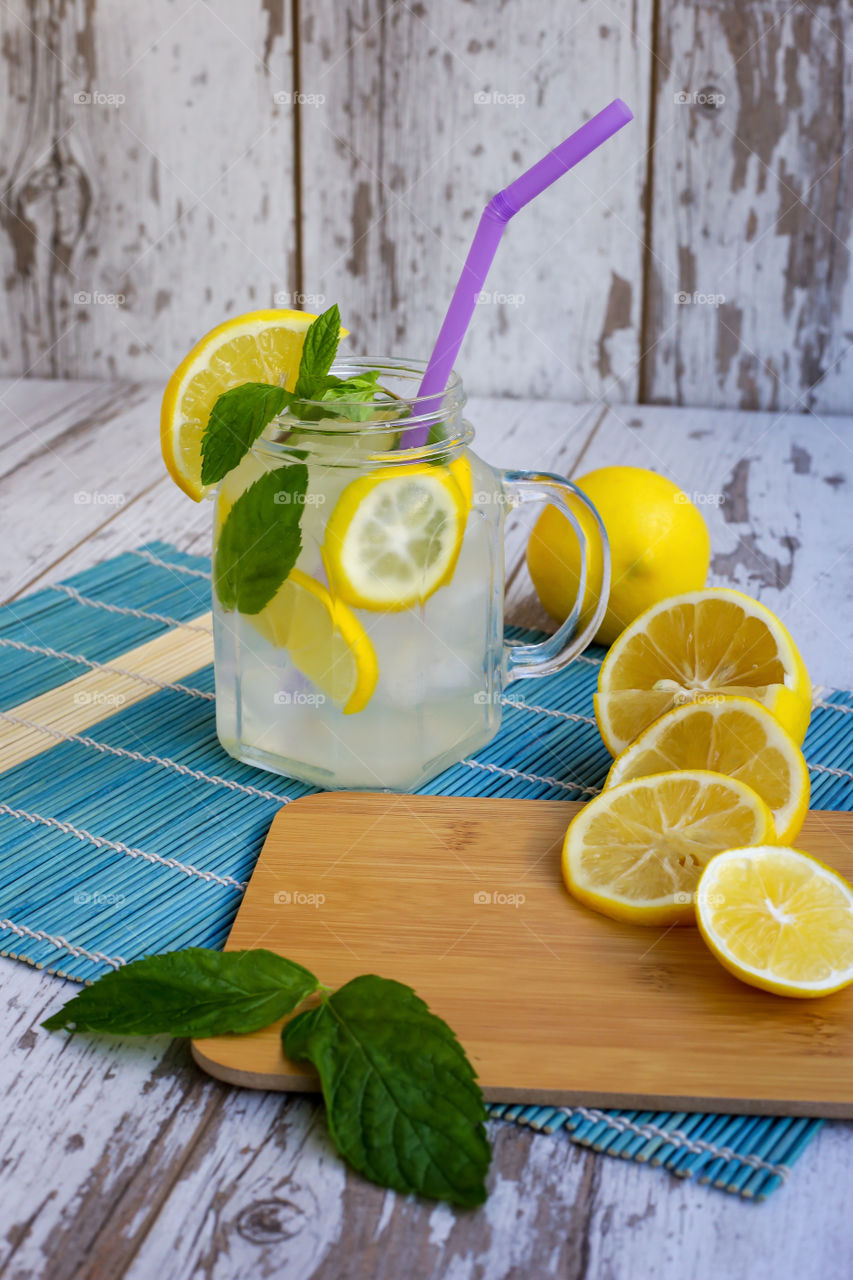 Water with lemon 