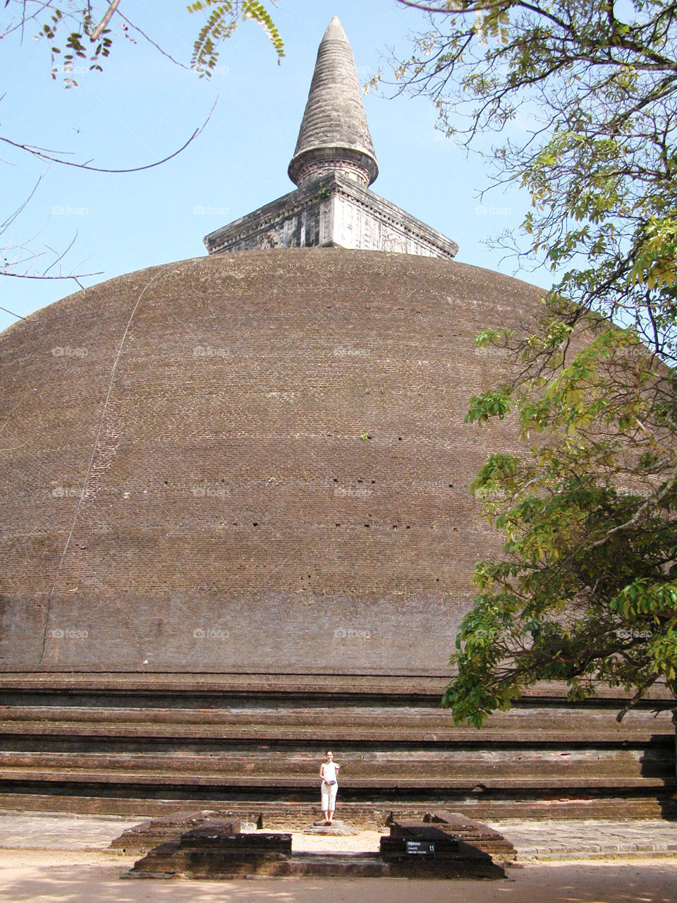 sri lanka polonnaruwa very very large stupa pollonuwara sri lanka by jpt4u