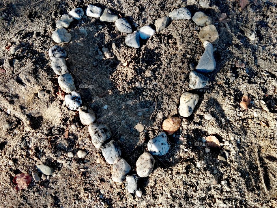 Love makes the heart of the stones pulse