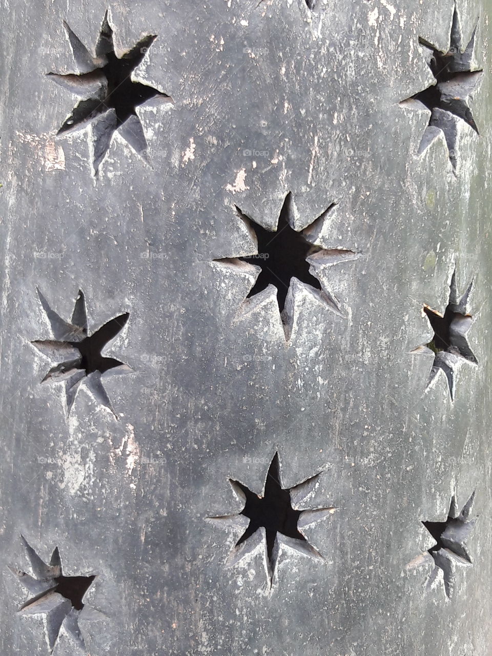 hollow 8 point stars on a rounder side