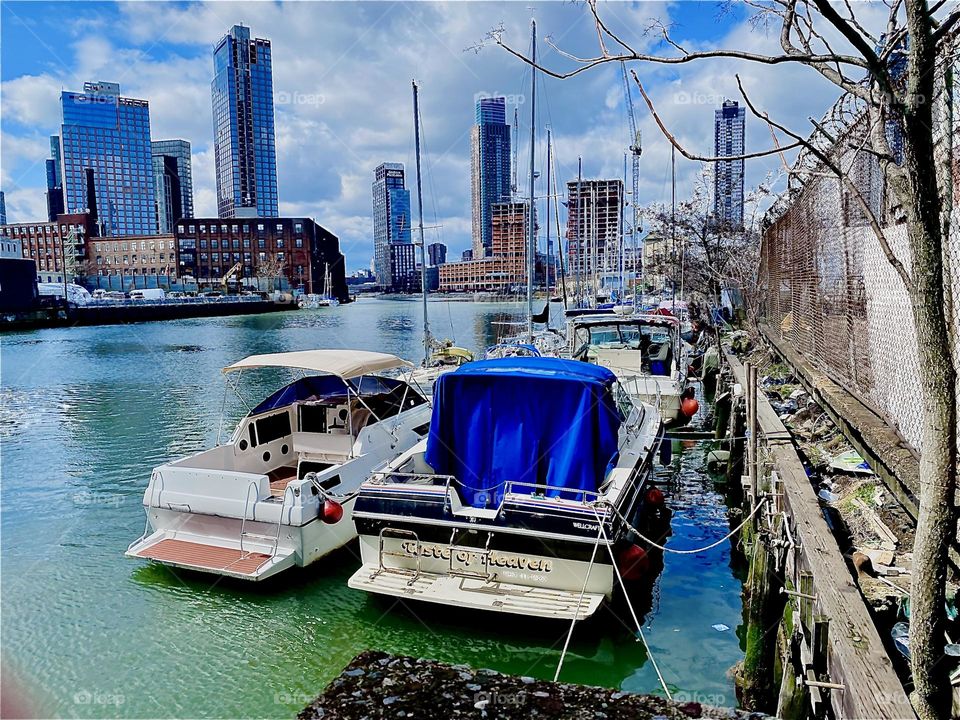“Newtown Creek” in “Long Island City”, Queens has so much to offer with its harbor motif views of a great variety of boats that are tied up here to views of the “Big Apple” and even the “Manhattan” skyline in the distance. 2023. Hypnotic Productions