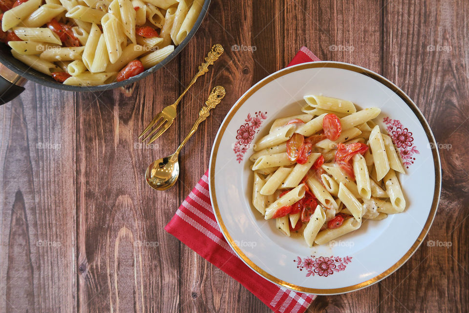 Some pasta with cherry tomatoes 