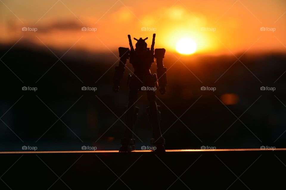 silhouette of gundam 