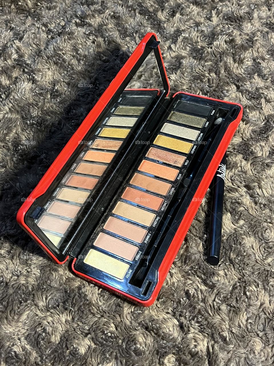 Colors, geometry and makeup 