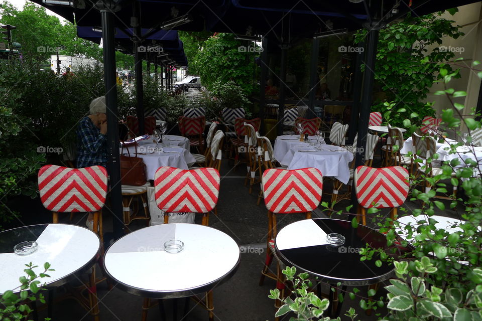 Cafe Society in Paris by Lika Ramati. Classic Parisien scene with rattan chairs. Ola la 