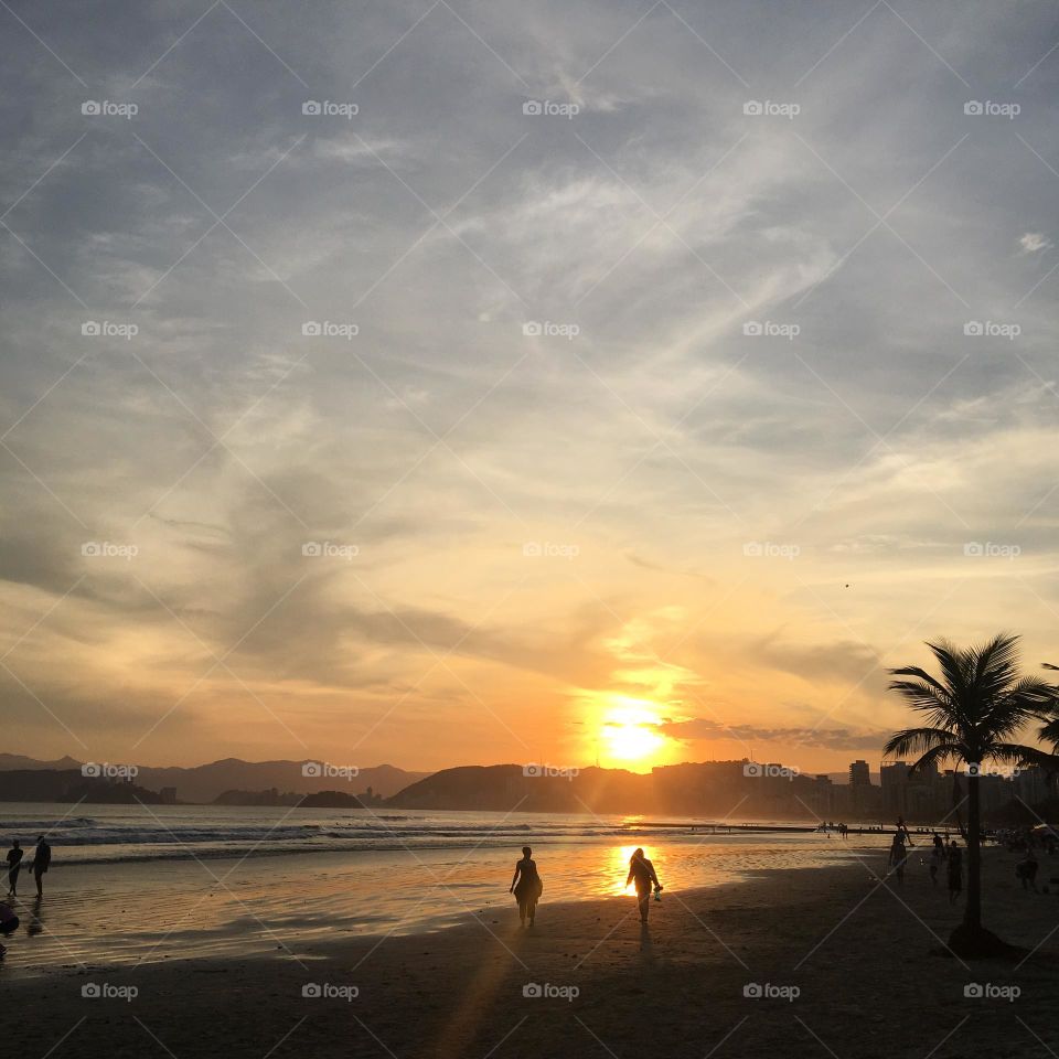 🇺🇸 The beauty of the Brazilian coast: here, our beaches are charming and very well maintained. / 🇧🇷 A beleza do litoral brasileiro: aqui, as nossas praias são encantadoras e muito bem cuidadas.
