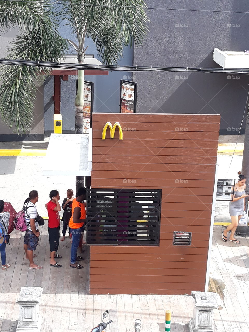 People buying icecream to McDonald
