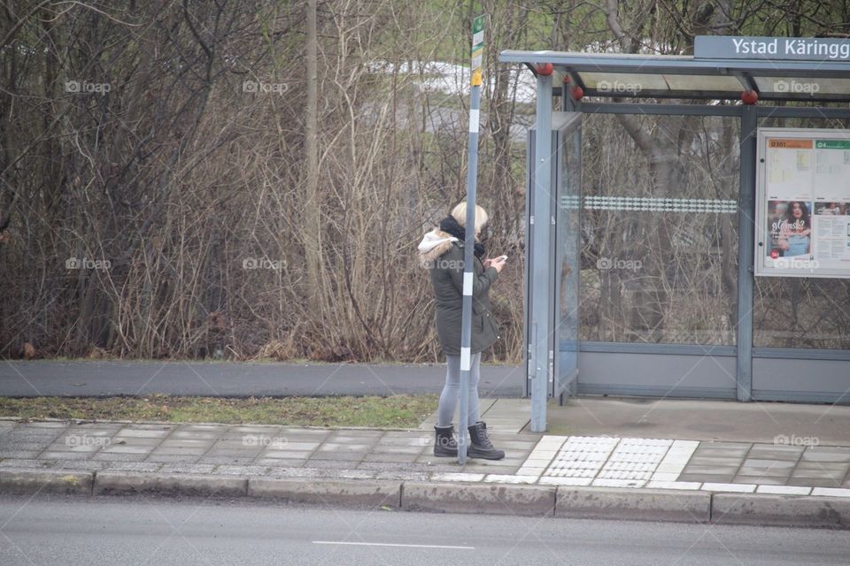 Just a picture of the street and the bus stop 